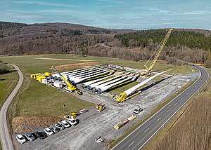 Rotorbl&auml;tter werden f&uuml;r den Einsatz im Windpark Bad Berleburg im Sauerland transportiert.