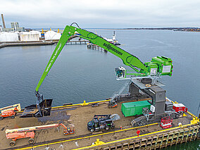 Der 420 t schwere »895 E« im Seeterminal-Einsatz