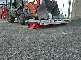 CLEANline: Beim Kehren das seitliche »Weglaufen« vergessen machen