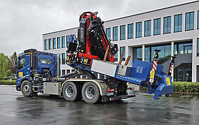 Ladekran auf Abrollcontainer-Chassis: Effektiv und umweltgerecht arbeiten