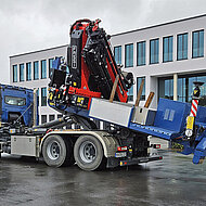 Ladekran auf Abrollcontainer-Chassis: Effektiv und umweltgerecht arbeiten