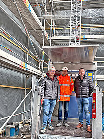 Lastentransport leicht gemacht Donhauser optimiert Baustellenlogistik mit Transportbühnen 