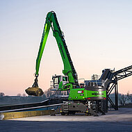 Hybrid-Umschlagbagger erweitert den Maschinenpark im Hafen