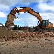 CASE CX350D mit OSA RV30 Pulverisierer im Abbrucheinsatz