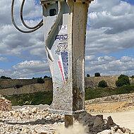FRD: Jura-Kalksteingewinnung mit dem Hydraulikhammer