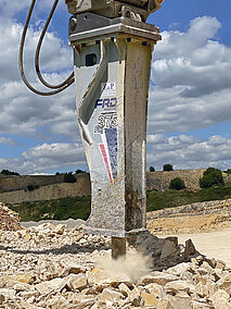 FRD: Jura-Kalksteingewinnung mit dem Hydraulikhammer