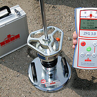 ZORN INSTRUMENTS versteigert das 10.000ste Leichte Fallgewichtsger&auml;t ZFG f&uuml;r einen guten Zweck