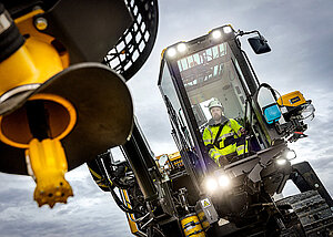 Pr&auml;ziser R&uuml;ckbau unter  Wasser mit dem &raquo;Epiroc HB 7000&laquo;