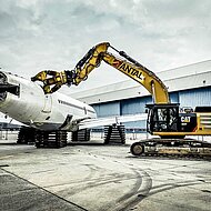 Zeppelin: Zerlegen eines gro&szlig;en Vogels 