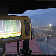 Die Startbahn West ist dank Topcon-Technik wieder &raquo;smooth&laquo; 