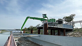 Elektrobagger 840 E und 855 E unterstützen im Hafenumschlag