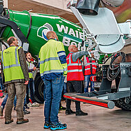 Coreum: 14&nbsp;Mann und drei Fahrmischer bei der Schulung