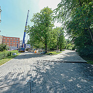 thyssenkrupp: Kunststoffbaustra&szlig;e sch&uuml;tzt sensibles Baufeld