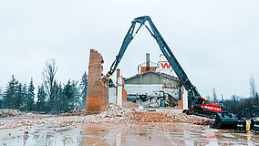 Tonnenschwere Anbaugeräte im Abbrucheinsatz