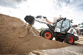 Doosan Bobcat: Erster Kompaktradlader von Bobcat rollt vom Band