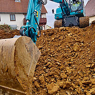 Kuhn Baumaschinen: Frischer Farbwind im Firmen-Look