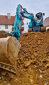 Kuhn Baumaschinen: Frischer Farbwind im Firmen-Look