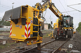 Caterpillar – Zeppelin: Zweiwegetechnik an der S-Bahn