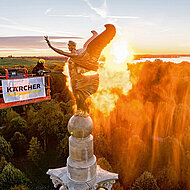 Bronx Victory Memorial schonend mit Dampf gereinigt