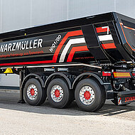 Wilhelm Schwarzm&uuml;ller: Muldenkippsattel zum Schwarzm&uuml;ller-Jubil&auml;um