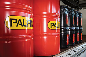 Weltpremiere für neuen Mitnahmestapler mit Mittelsitz 