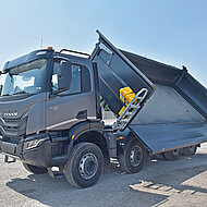 Erster Iveco &raquo;T-Way&laquo; mit Aufbau von KH-Kipper