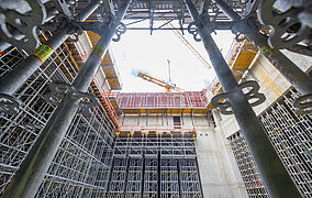 Durchdachtes Schalungs- und Gerüstkonzept: Sanierung und Neubau am Badischen Staatstheater