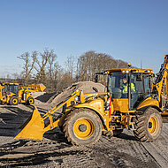 HYDREMA stellt modernisierte Version seiner vielseitigen Baggerlader vor