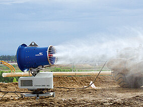 Staub durch feinste Wassertropfen binden