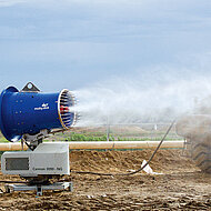 Staub durch feinste Wassertropfen binden
