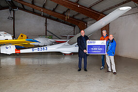 Beyer-Mietservice KG unterstützt Nachwuchsförderung eines örtlichen Sportvereins 