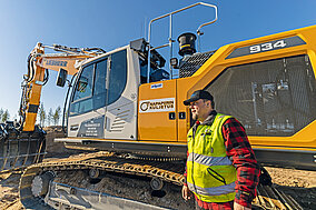 Hydraulikgenerator unterstützt den Baggereinsatz in der Einsamkeit Lapplands