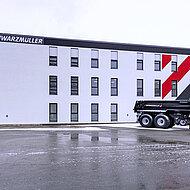 Schwarzm&uuml;ller: Drei Etagen sind f&uuml;r den Nachwuchs reserviert.