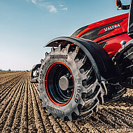 Trelleborg feiert mit &raquo;YourTire&laquo; 70 Jahre Valtra