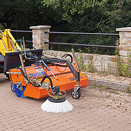 Mit neuer Kehrmaschinen-Generation zur GaLaBau