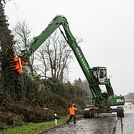 SENNEBOGEN: Baumf&auml;llung ist ihr Metier - die Weng Group und ihr SENNEBOGEN 830
