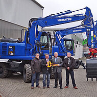 Hermanns, Schl&uuml;ter f&uuml;r Baumaschinen und die blaue Komatsu-Flotte