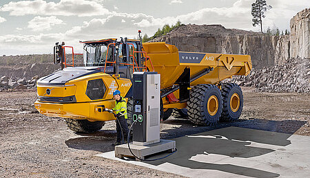 Start der ersten Serienproduktion von elektrischen Knick-Dumpern