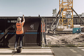 Heras Mobilzaun Lärmschutzmatte 2.0: Lärmminderung bis zu 32,8 dB