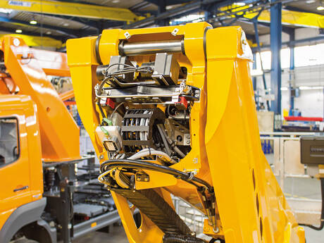 Hoch hinaus mit fertig konfektionierten Energiekettensystemen