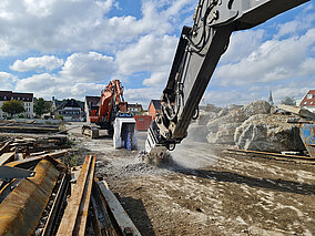 Anbaufräsen und Schneidräder unterstützen bei Gebäudeabbruch