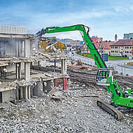 Tonnenschwer aufger&uuml;stet: Abbruch-Spezialist mit neuer Bagger-Verst&auml;rkung