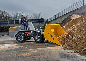 Multitalent &raquo;SMK 9036&laquo; ersetzt Lader und Lkw auf der Baustelle