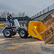 Multitalent &raquo;SMK 9036&laquo; ersetzt Lader und Lkw auf der Baustelle