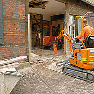 Takeuchi bei Wilhelm Sch&auml;fer: Wo es eng wird, ist er zu Hause