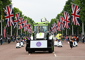 Königlicher Auftritt für den Wasserstoffbaggerlader