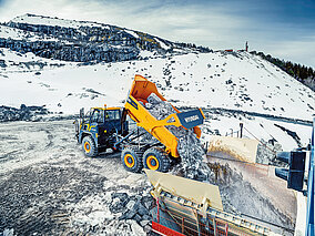 Duo gibt Debüt bei den knickgelenkten Dumpern