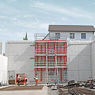 MEVA: Sichtbeton und Sicherheit beim Schul- und Turnhallenbau