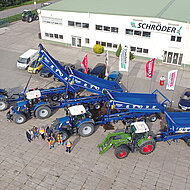 Vier blaue Halfpipes f&uuml;r Stork Umweltdienste