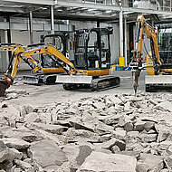 Zeppelin Baumaschinen: Industrieabbruch unter Strom